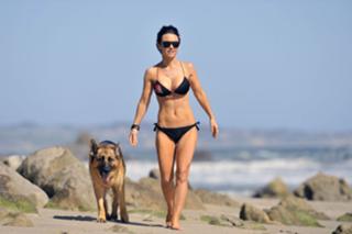 Kelly Carlson feet photo thumbnail