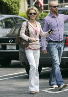 Kelly Carlson feet photo thumbnail