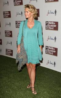 Kelly Carlson feet photo thumbnail