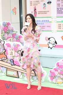 Kelly Cheung feet photo 1