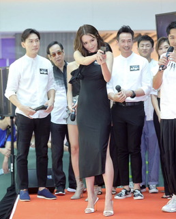 Kelly Cheung feet photo 6