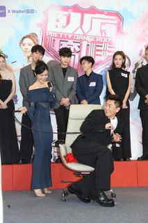 Kelly Cheung feet photo 10