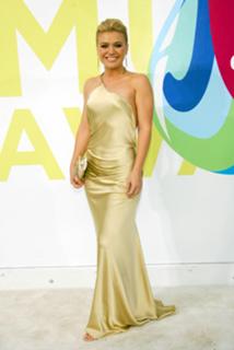 Kelly Clarkson feet photo thumbnail