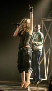 Kelly Clarkson feet photo thumbnail