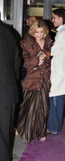 Kelly Clarkson feet photo thumbnail