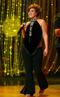 Kelly Clarkson feet photo thumbnail