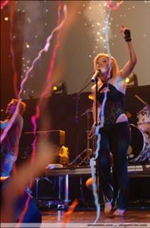 Kelly Clarkson feet photo thumbnail