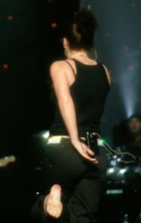 Kelly Clarkson feet photo thumbnail