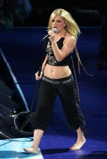 Kelly Clarkson feet photo thumbnail