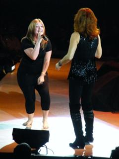 Kelly Clarkson feet photo thumbnail