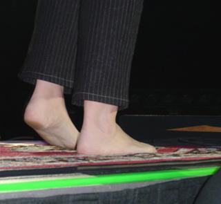 Kelly Clarkson feet photo thumbnail