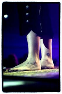 Kelly Clarkson feet photo thumbnail