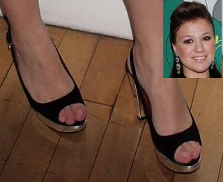 Kelly Clarkson feet photo thumbnail