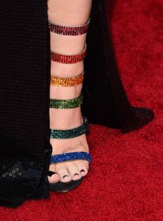 Kelly Clarkson feet photo thumbnail