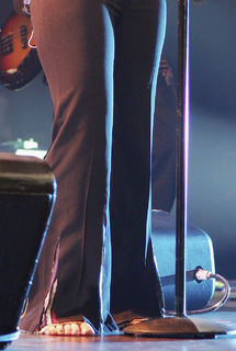 Kelly Clarkson feet photo thumbnail