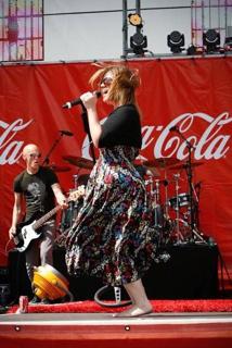 Kelly Clarkson feet photo thumbnail