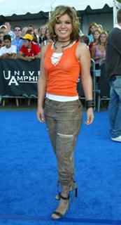 Kelly Clarkson feet photo thumbnail