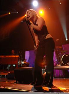 Kelly Clarkson feet photo thumbnail