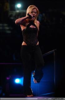 Kelly Clarkson feet photo thumbnail