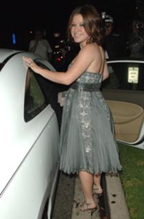 Kelly Clarkson feet photo thumbnail