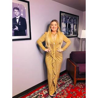 Kelly Clarkson feet photo thumbnail