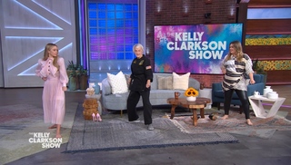Kelly Clarkson feet photo thumbnail