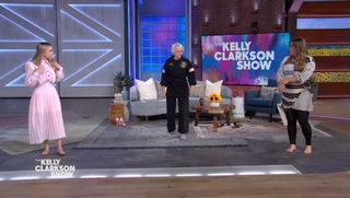 Kelly Clarkson feet photo thumbnail