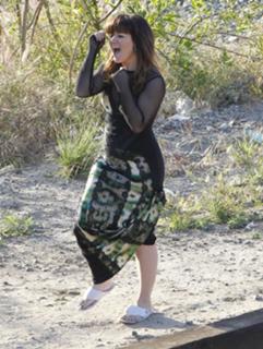 Kelly Clarkson feet photo thumbnail