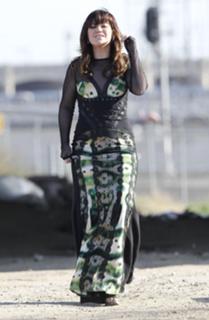 Kelly Clarkson feet photo thumbnail