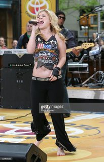 Kelly Clarkson feet photo thumbnail