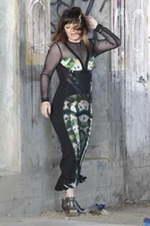 Kelly Clarkson feet photo thumbnail