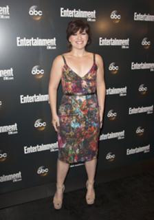 Kelly Clarkson feet photo thumbnail