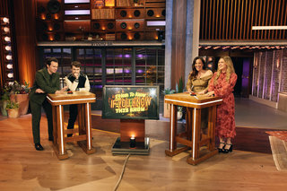 Kelly Clarkson feet photo thumbnail
