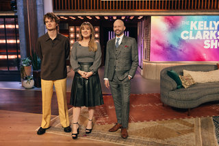 Kelly Clarkson feet photo thumbnail