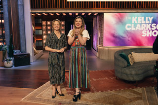 Kelly Clarkson feet photo thumbnail