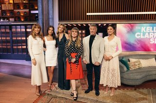 Kelly Clarkson feet photo thumbnail