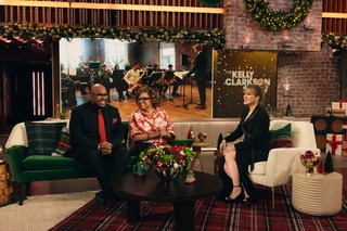 Kelly Clarkson feet photo thumbnail