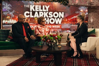 Kelly Clarkson feet photo thumbnail