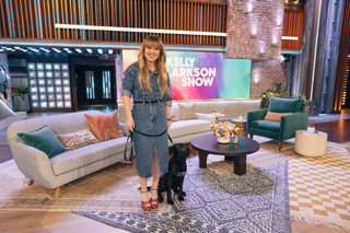 Kelly Clarkson feet photo thumbnail