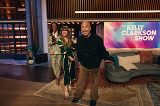 Kelly Clarkson feet photo thumbnail