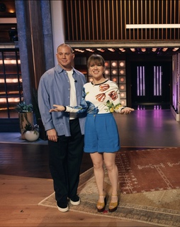 Kelly Clarkson feet photo thumbnail
