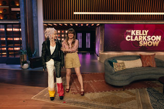 Kelly Clarkson feet photo thumbnail