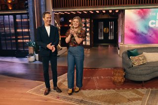 Kelly Clarkson feet photo thumbnail