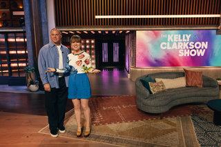 Kelly Clarkson feet photo thumbnail