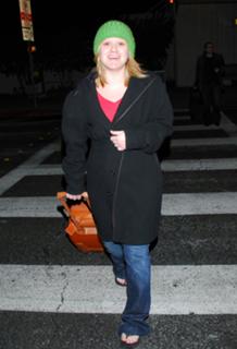 Kelly Clarkson feet photo thumbnail