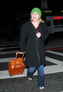 Kelly Clarkson feet photo thumbnail