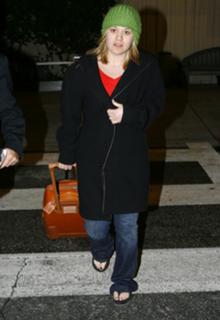 Kelly Clarkson feet photo thumbnail