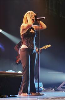 Kelly Clarkson feet photo thumbnail