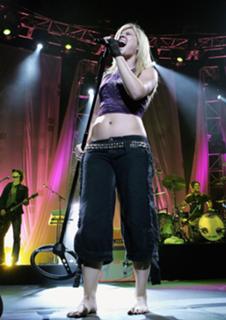 Kelly Clarkson feet photo thumbnail