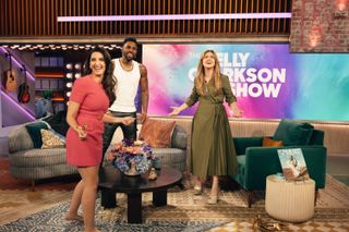 Kelly Clarkson feet photo thumbnail